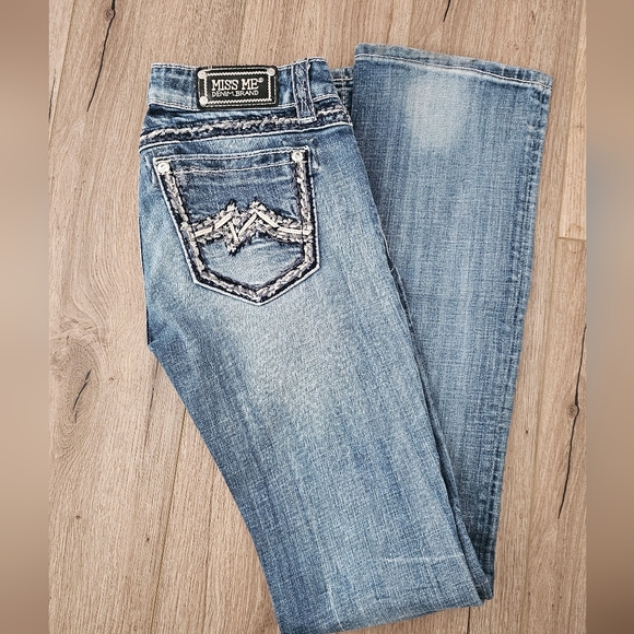 Vintage Miss Me Jeans – Timeless Style with Unique Character - Picture 1 of 8